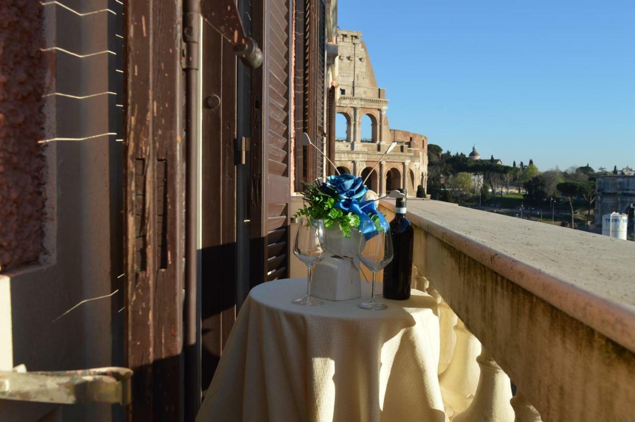 Balcony Colosseum View Rome Exterior photo