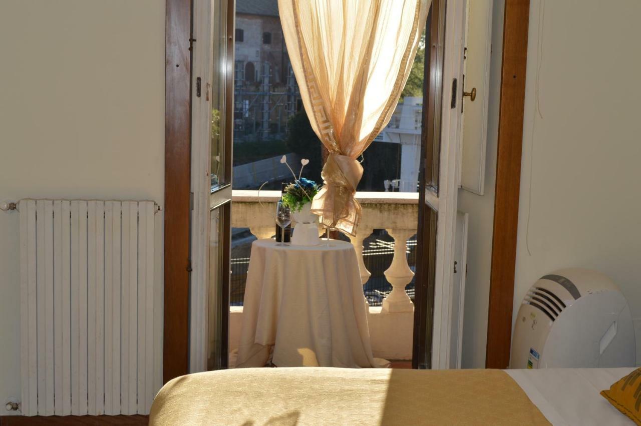 Balcony Colosseum View Rome Exterior photo