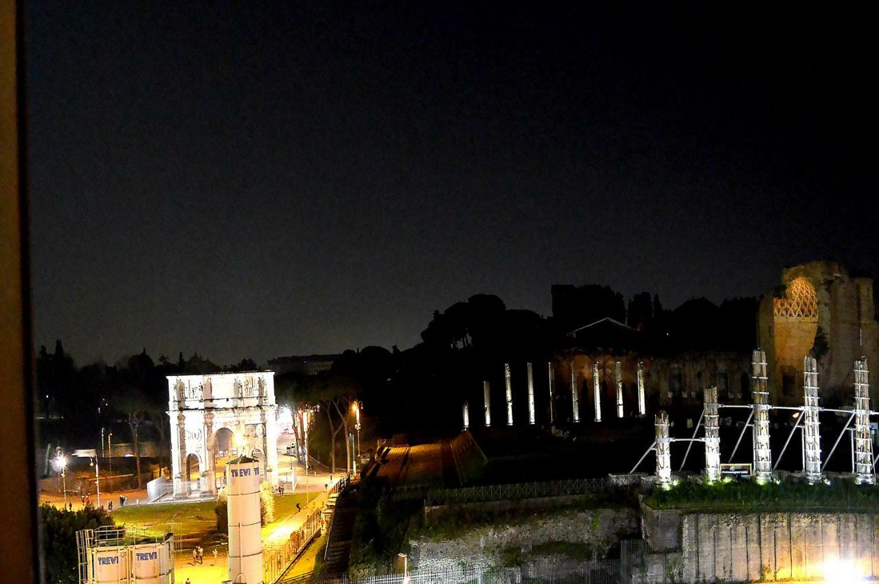 Balcony Colosseum View Rome Exterior photo