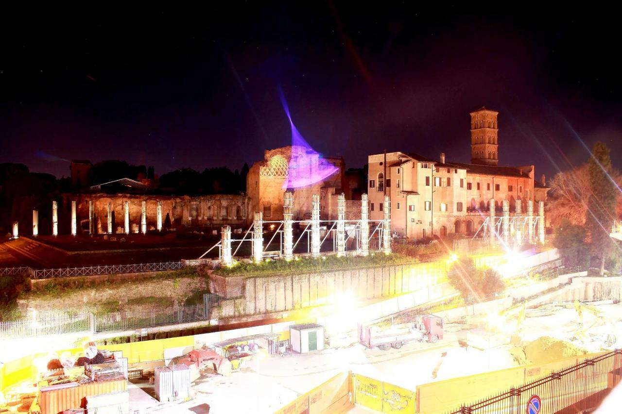 Balcony Colosseum View Rome Exterior photo